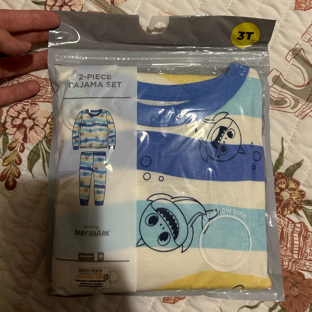 NEW! Baby shark Pajama Set 3t